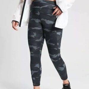 Athleta Camo Contender 7/8 Tight in Powerlift